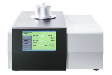 差示掃描量熱儀為觸摸屏式，可進(jìn)行玻璃化轉(zhuǎn)變溫度測試、相轉(zhuǎn)變測試、熔融和熱焓值測試、產(chǎn)品穩(wěn)定性、固化、氧化誘導(dǎo)期測試、比熱測試、適用范圍廣泛。